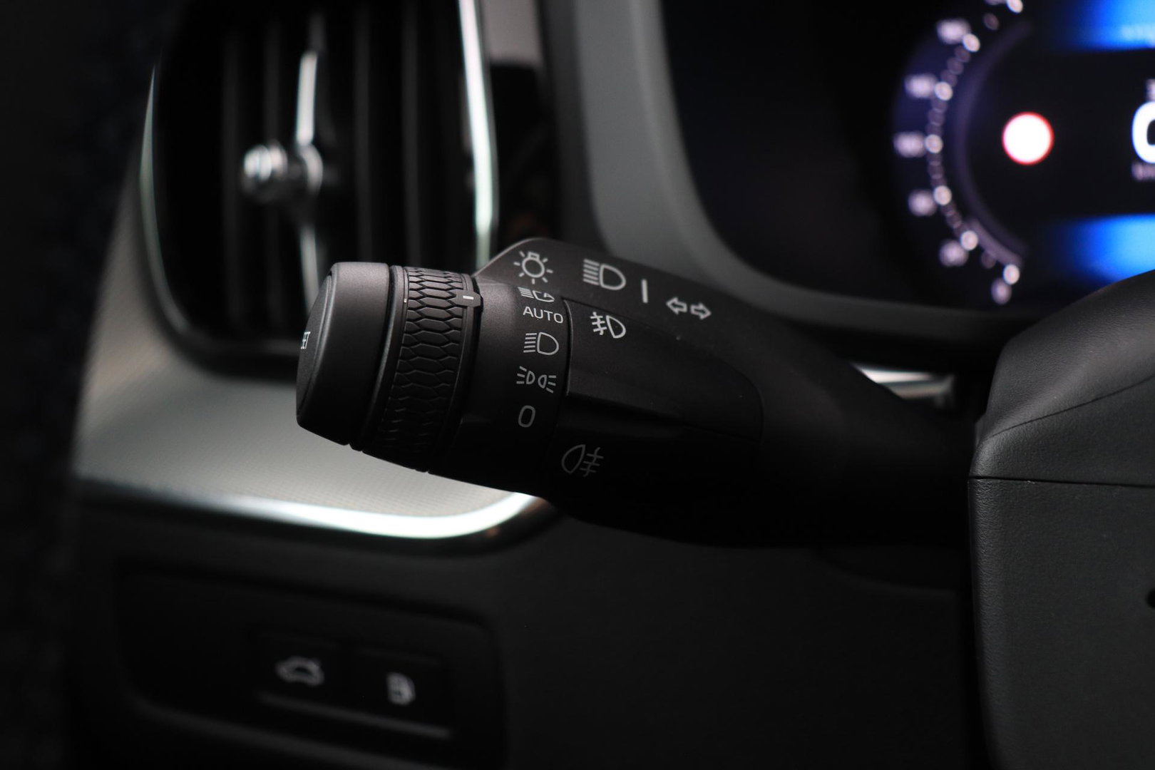 Volvo XC60 2.0 T6 Plug-in hybrid AWD Plus Black Edition | Panoramadak | Harman/Kardon | 360-Camera | Head-Up