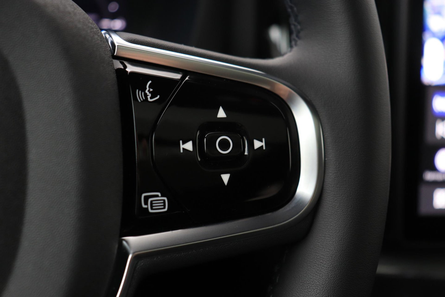 Volvo XC60 2.0 T6 Plug-in hybrid AWD Plus Black Edition | Panoramadak | Harman/Kardon | 360-Camera | Head-Up
