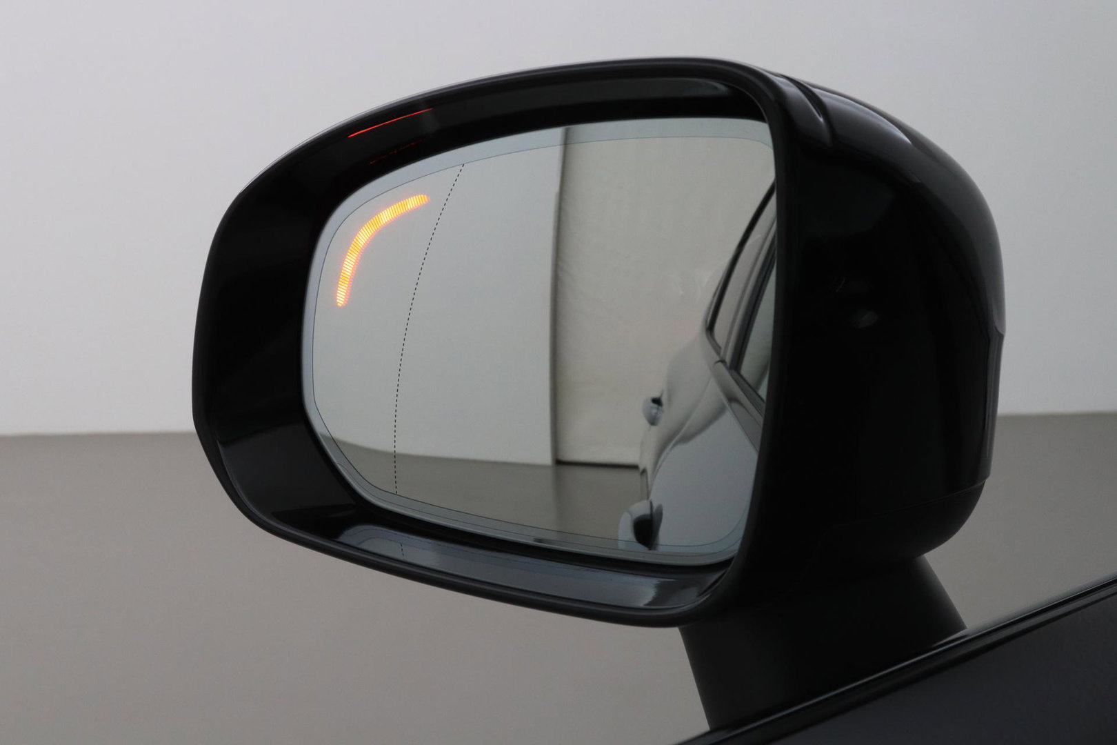 Volvo XC60 2.0 T6 Plug-in hybrid AWD Plus Black Edition | Panoramadak | Harman/Kardon | 360-Camera | Head-Up