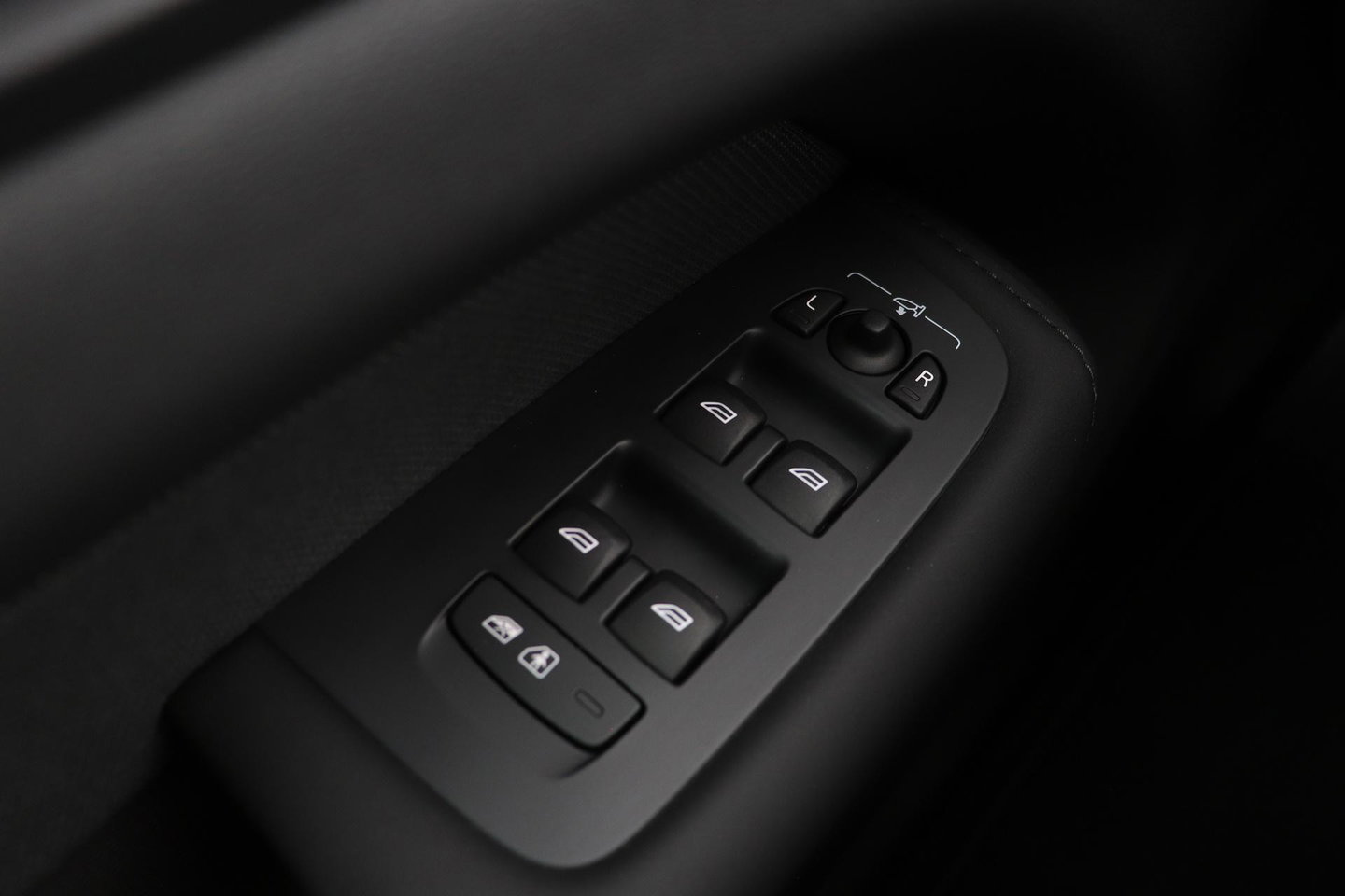 Volvo XC60 2.0 T6 Plug-in hybrid AWD Plus Black Edition | Panoramadak | Harman/Kardon | 360-Camera | Head-Up