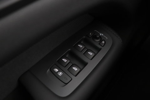 Volvo XC60 2.0 T6 Plug-in hybrid AWD Plus Black Edition | Panoramadak | Harman/Kardon | 360-Camera | Head-Up