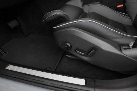 Volvo XC60 2.0 T6 Plug-in hybrid AWD Plus Black Edition | Panoramadak | Harman/Kardon | 360-Camera | Head-Up
