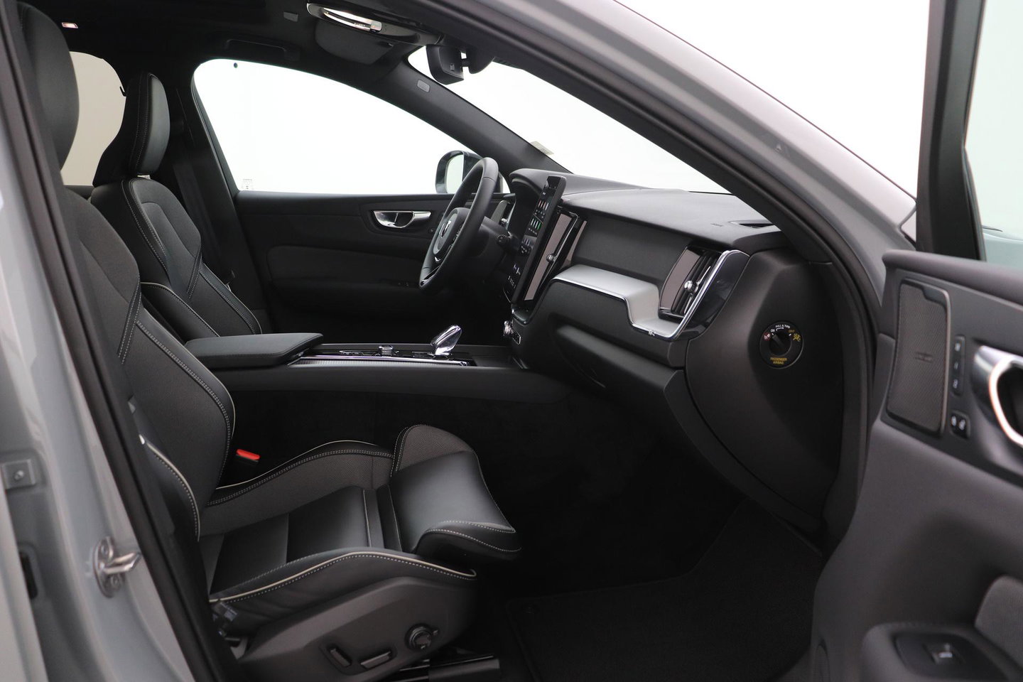 Volvo XC60 2.0 T6 Plug-in hybrid AWD Plus Black Edition | Panoramadak | Harman/Kardon | 360-Camera | Head-Up
