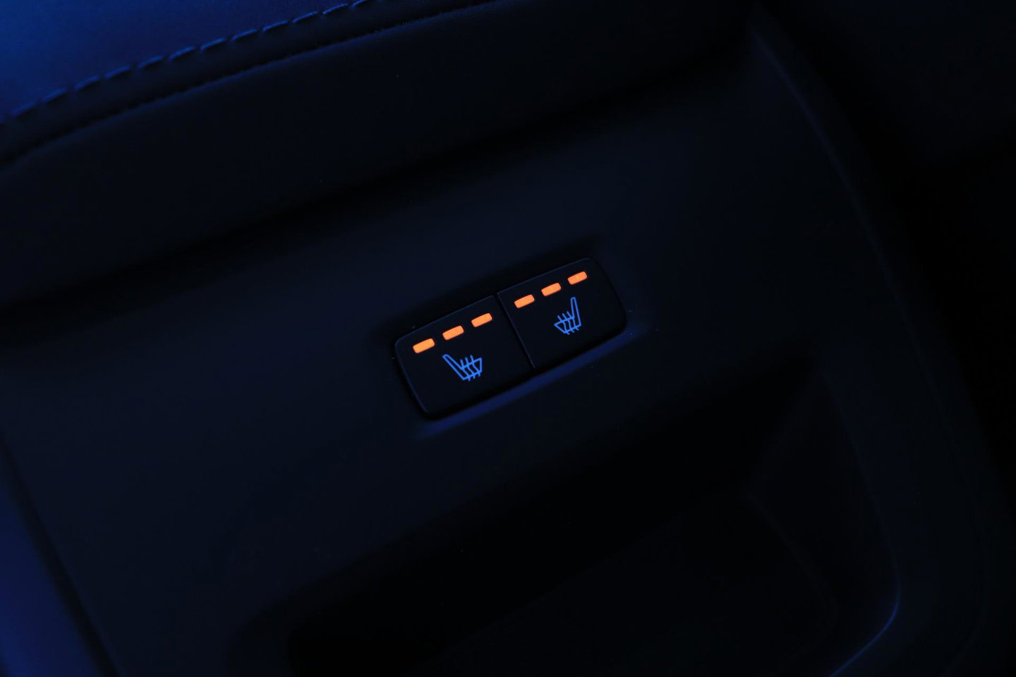 Volvo XC60 2.0 T6 Plug-in hybrid AWD Plus Black Edition | Panoramadak | Harman/Kardon | 360-Camera | Head-Up
