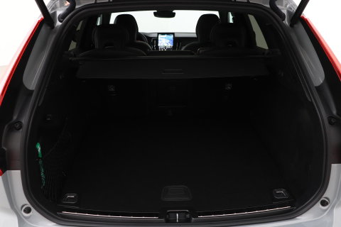 Volvo XC60 2.0 T6 Plug-in hybrid AWD Plus Black Edition | Panoramadak | Harman/Kardon | 360-Camera | Head-Up
