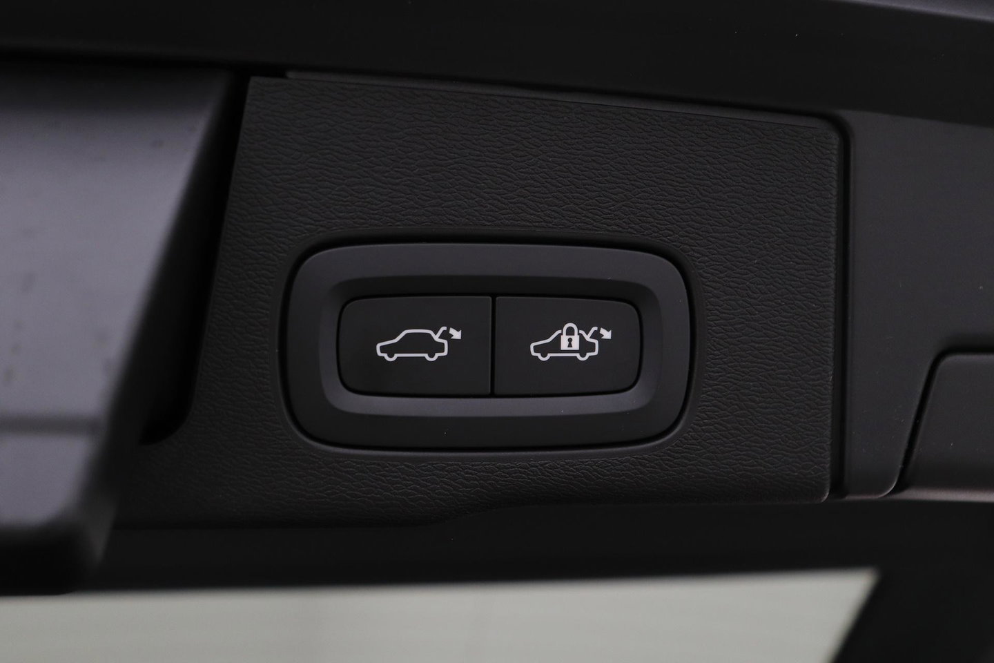 Volvo XC60 2.0 T6 Plug-in hybrid AWD Plus Black Edition | Panoramadak | Harman/Kardon | 360-Camera | Head-Up