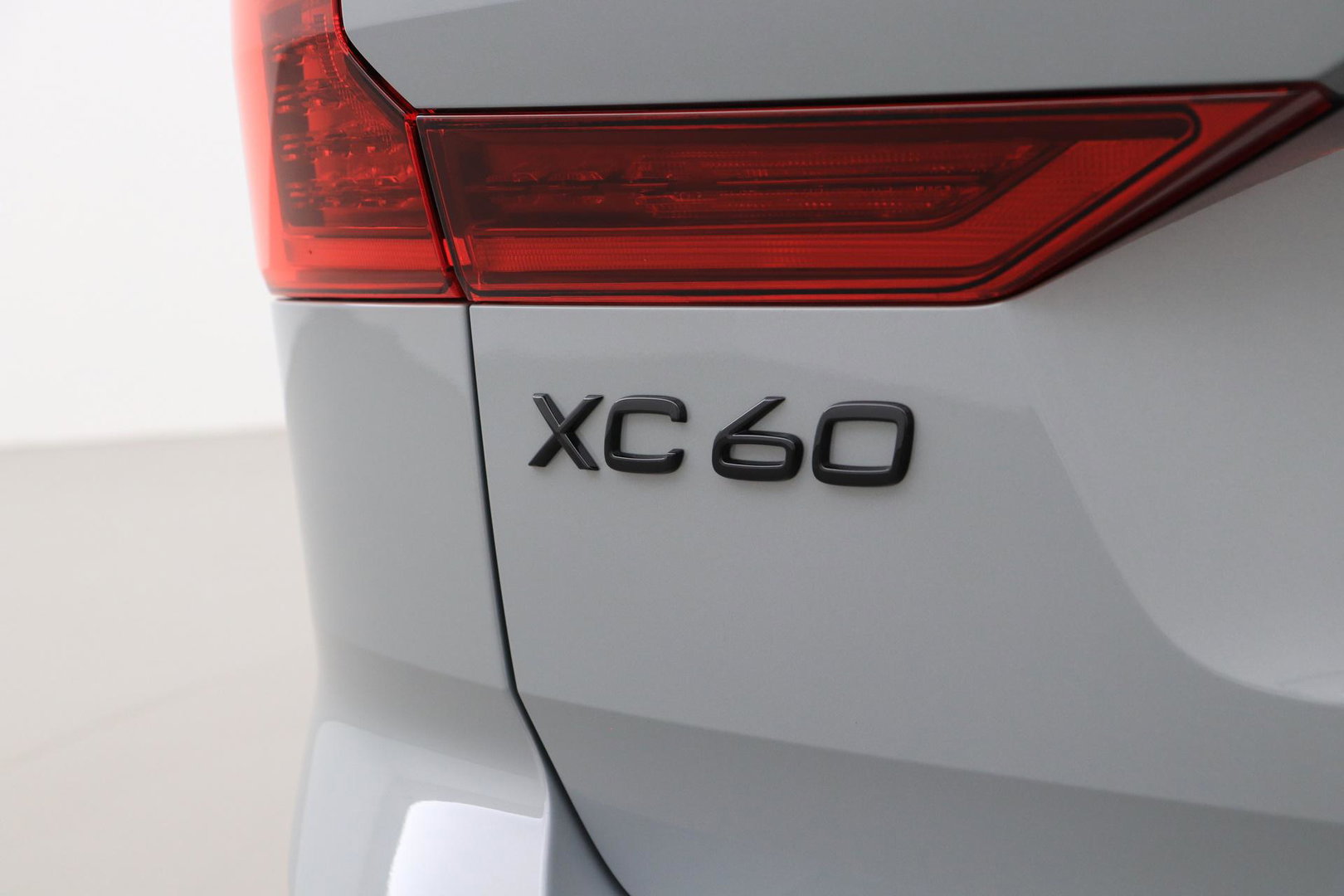 Volvo XC60 2.0 T6 Plug-in hybrid AWD Plus Black Edition | Panoramadak | Harman/Kardon | 360-Camera | Head-Up