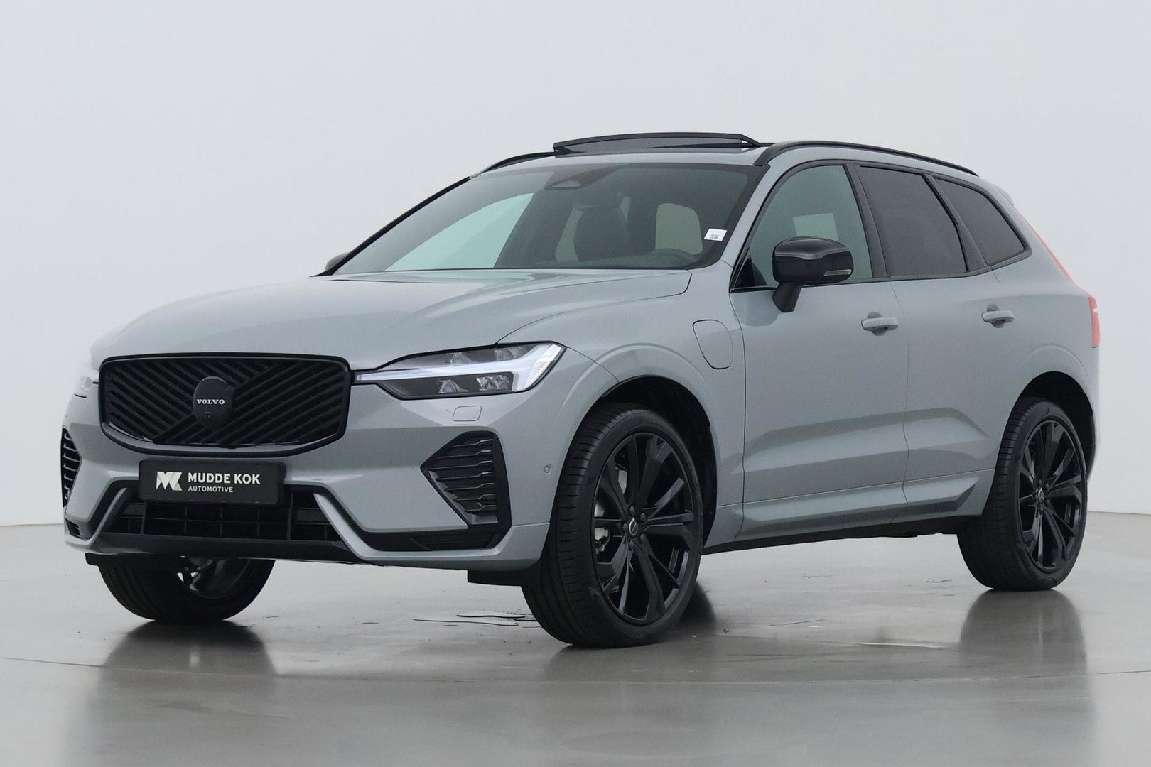 Volvo XC60 2.0 T6 Plug-in hybrid AWD Plus Black Edition | Panoramadak | Harman/Kardon | 360-Camera | Head-Up