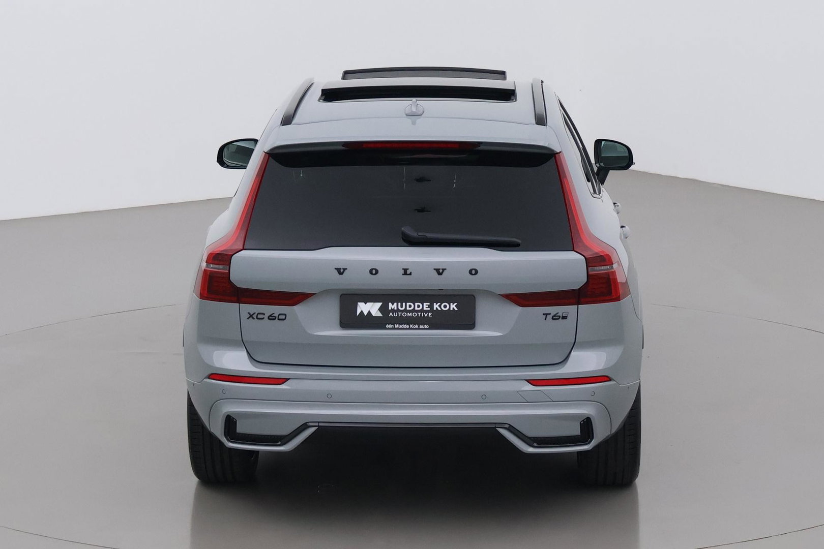 Volvo XC60 2.0 T6 Plug-in hybrid AWD Plus Black Edition | Panoramadak | Harman/Kardon | 360-Camera | Head-Up