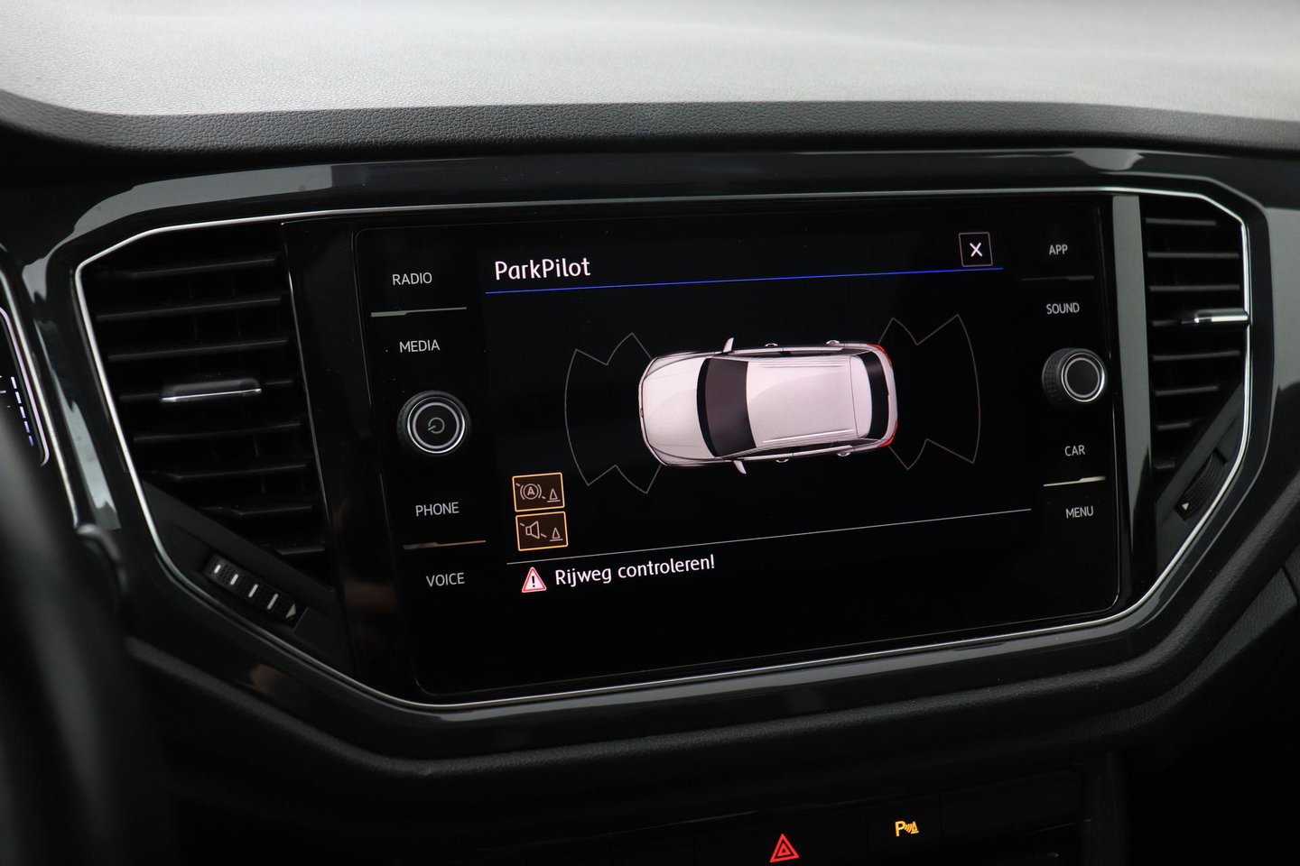 Volkswagen T-Roc 1.5 TSI Sport | Trekhaak | Panoramadak | 17 inch