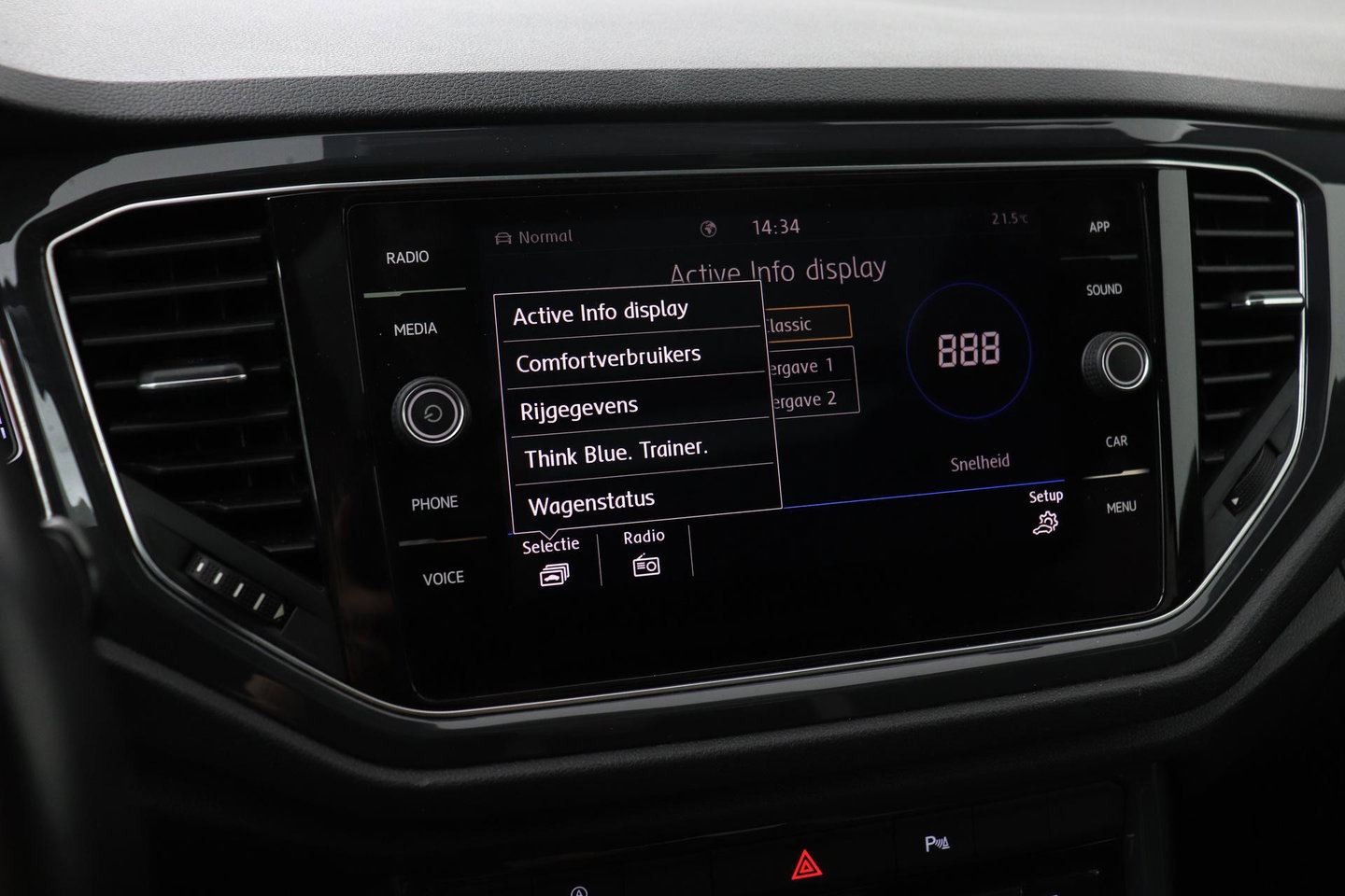 Volkswagen T-Roc 1.5 TSI Sport | Trekhaak | Panoramadak | 17 inch