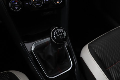 Volkswagen T-Roc 1.5 TSI Sport | Trekhaak | Panoramadak | 17 inch