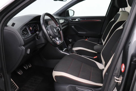 Volkswagen T-Roc 1.5 TSI Sport | Trekhaak | Panoramadak | 17 inch