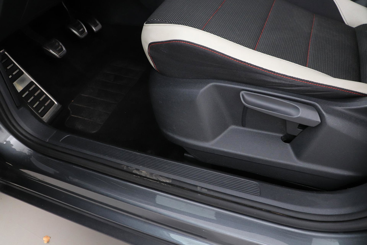 Volkswagen T-Roc 1.5 TSI Sport | Trekhaak | Panoramadak | 17 inch