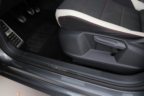 Volkswagen T-Roc 1.5 TSI Sport | Trekhaak | Panoramadak | 17 inch