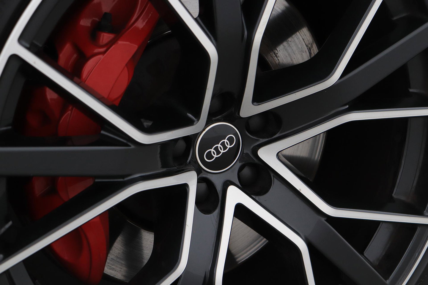 Audi Q7 60 TFSI e Quattro Competition | Luchtvering | Panoramadak | Head-Up | 22 inch