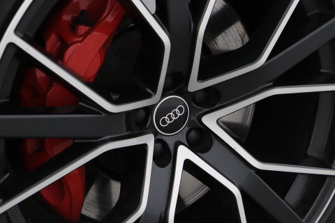 Audi Q7 60 TFSI e Quattro Competition | Luchtvering | Panoramadak | Head-Up | 22 inch