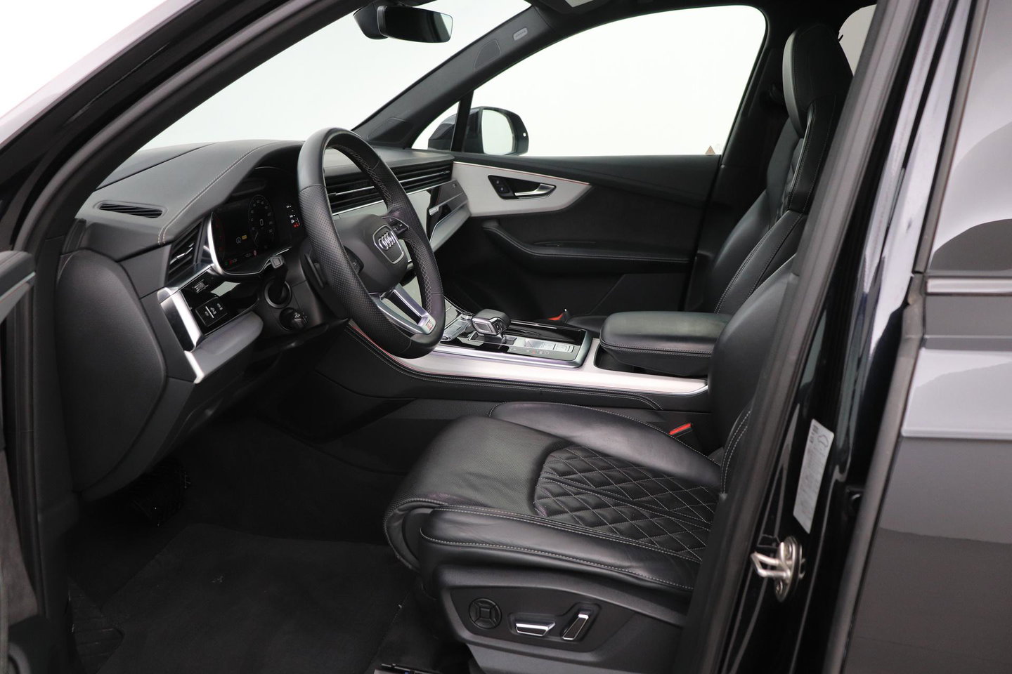 Audi Q7 60 TFSI e Quattro Competition | Luchtvering | Panoramadak | Head-Up | 22 inch