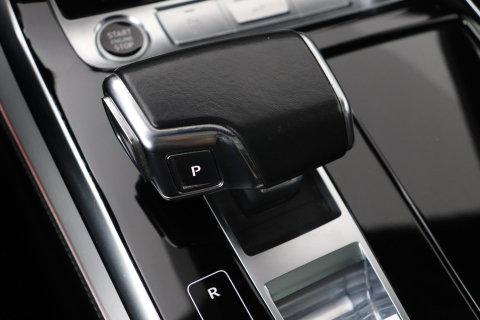 Audi Q7 60 TFSI e Quattro Competition | Luchtvering | Panoramadak | Head-Up | 22 inch
