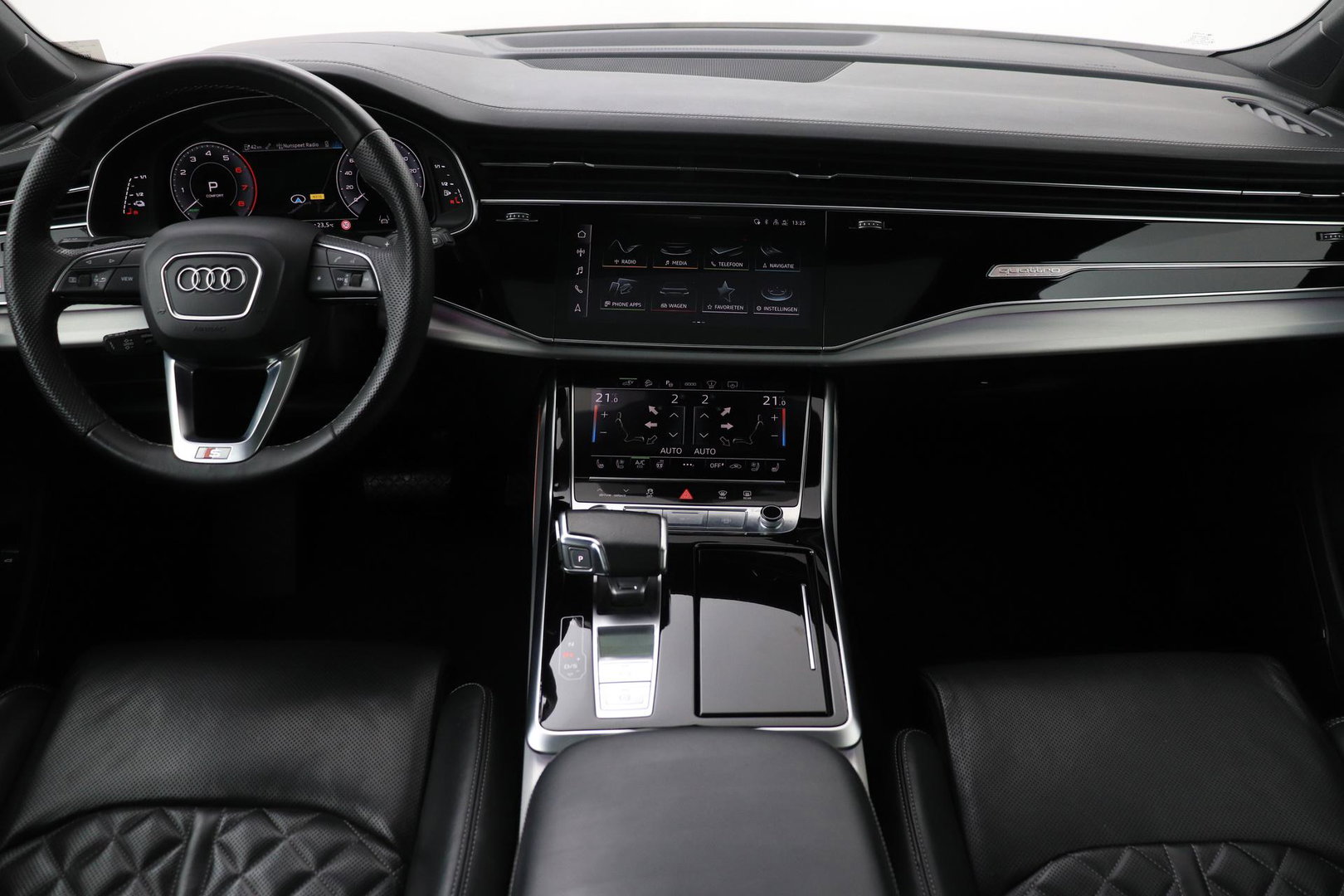 Audi Q7 60 TFSI e Quattro Competition | Luchtvering | Panoramadak | Head-Up | 22 inch
