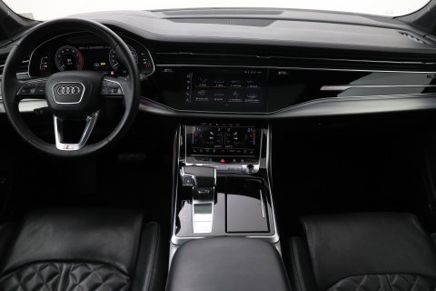 Audi Q7 60 TFSI e Quattro Competition | Luchtvering | Panoramadak | Head-Up | 22 inch