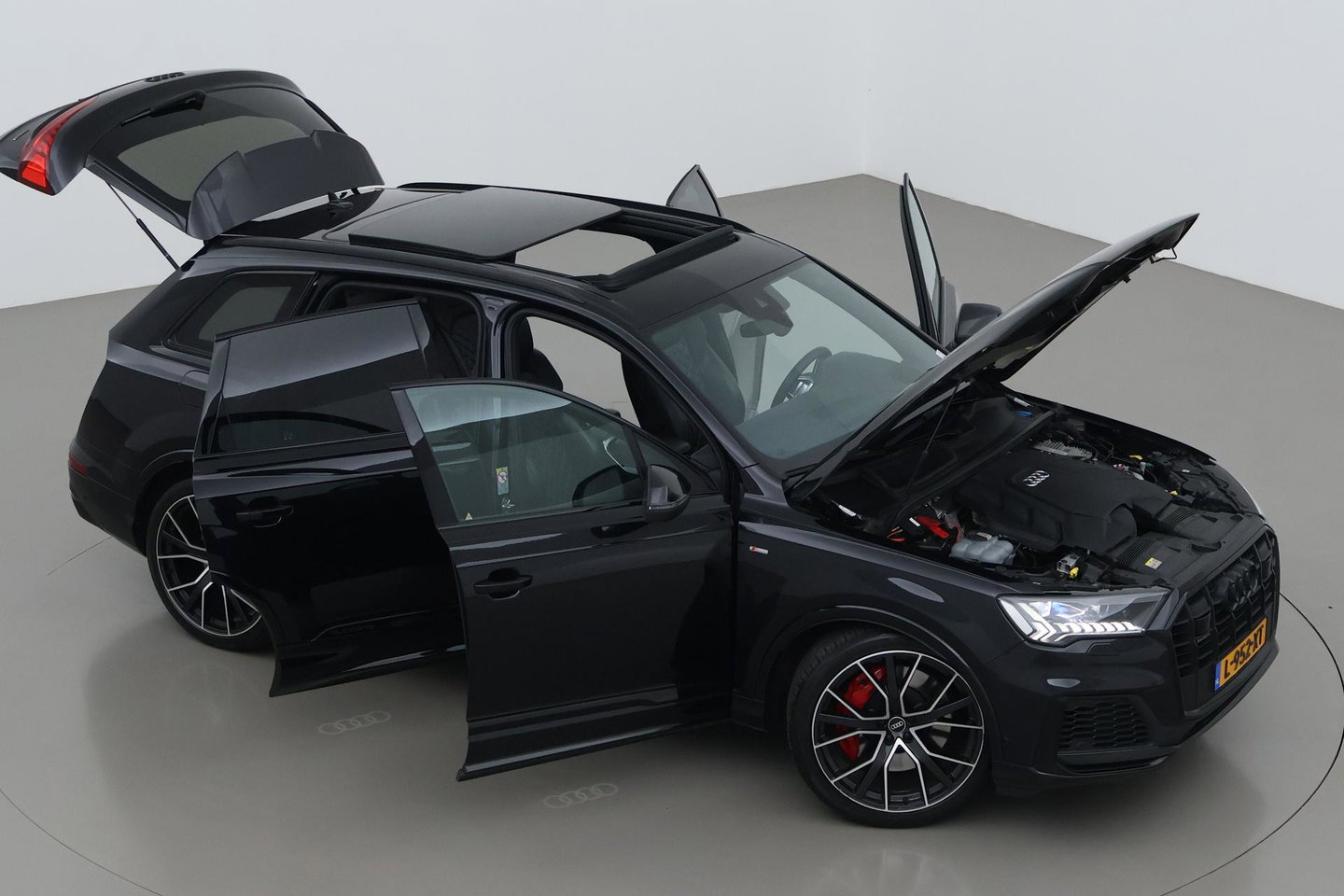 Audi Q7 60 TFSI e Quattro Competition | Luchtvering | Panoramadak | Head-Up | 22 inch