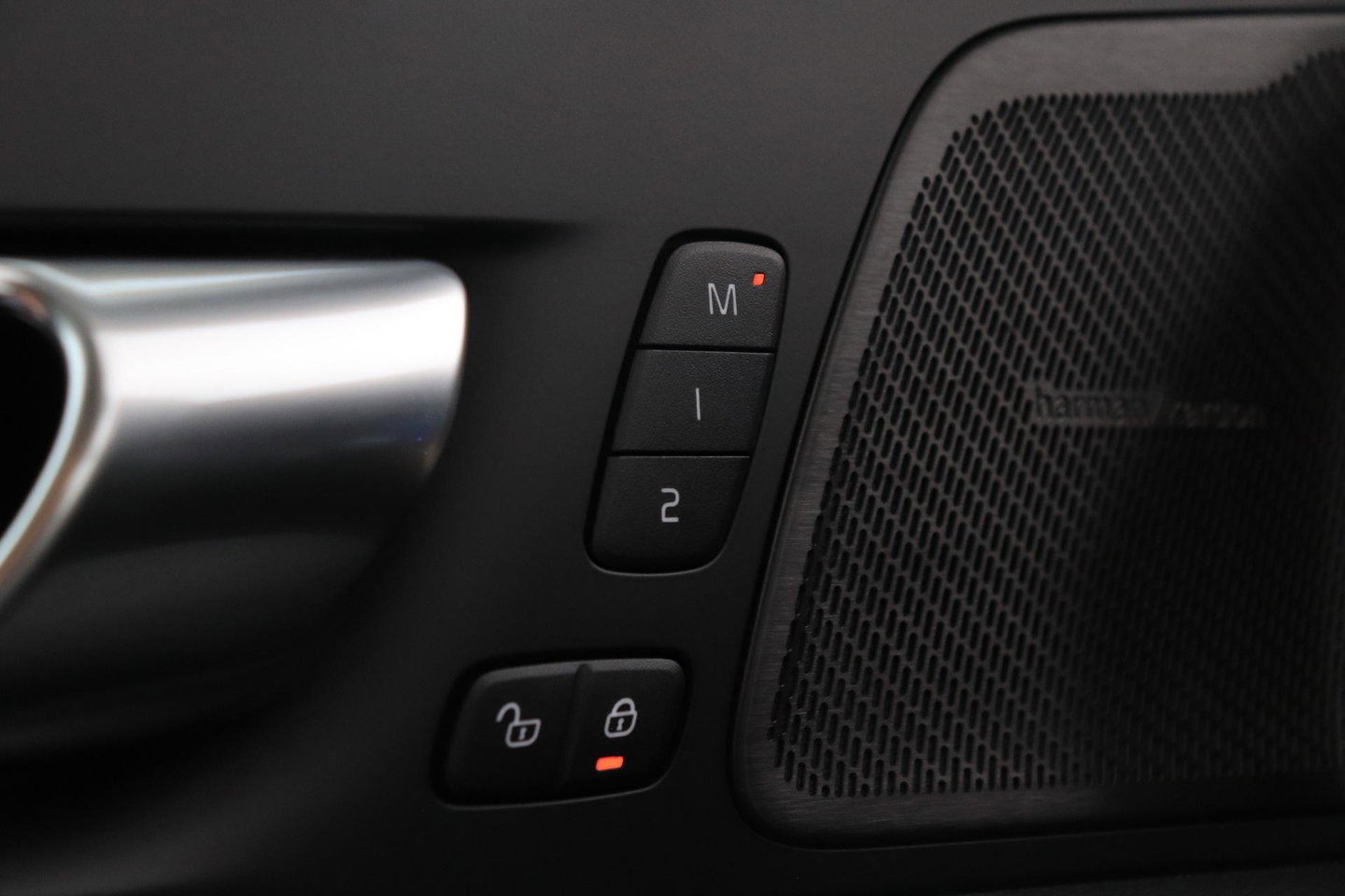 Volvo XC60 T8 Plug-in hybrid Plus Dark | ACC | Harman/Kardon | Panoramadak | Head-Up | Memory | Stoelventilatie