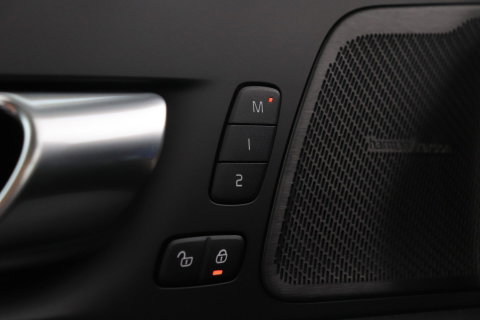 Volvo XC60 T8 Plug-in hybrid Plus Dark | ACC | Harman/Kardon | Panoramadak | Head-Up | Memory | Stoelventilatie