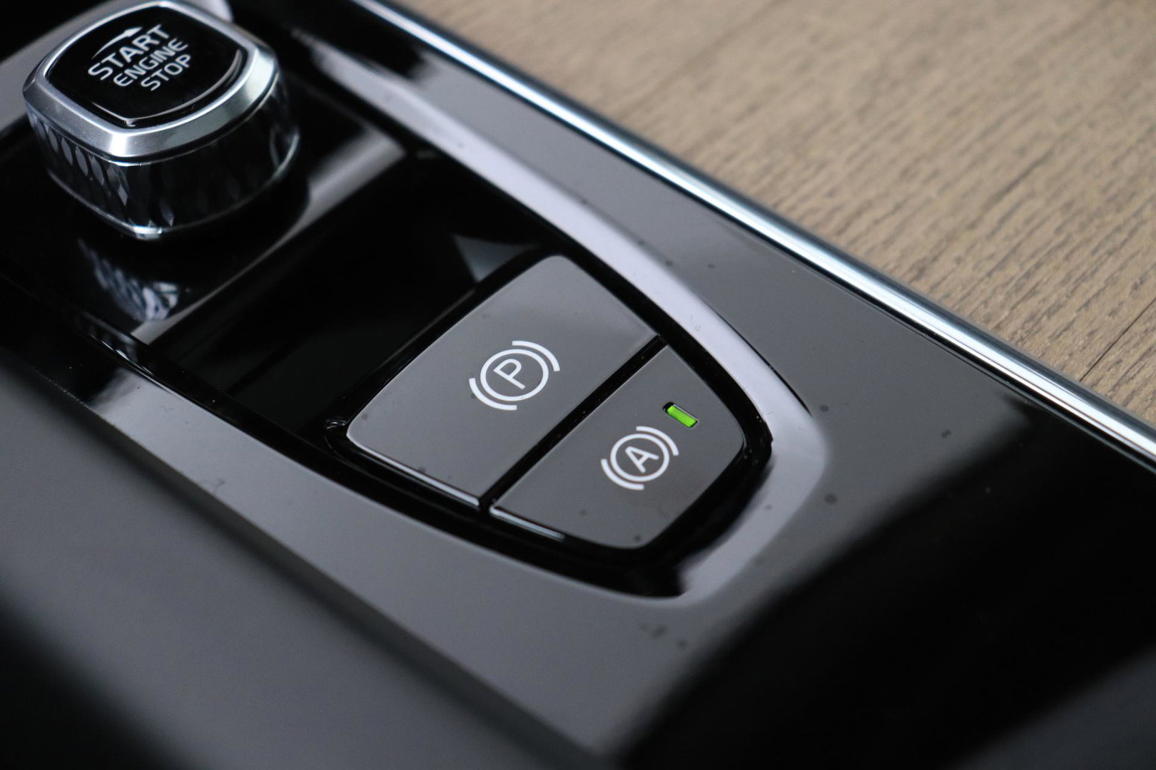 Volvo XC60 T8 Plug-in hybrid Plus Dark | ACC | Harman/Kardon | Panoramadak | Head-Up | Memory | Stoelventilatie