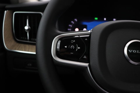 Volvo XC60 T8 Plug-in hybrid Plus Dark | ACC | Harman/Kardon | Panoramadak | Head-Up | Memory | Stoelventilatie