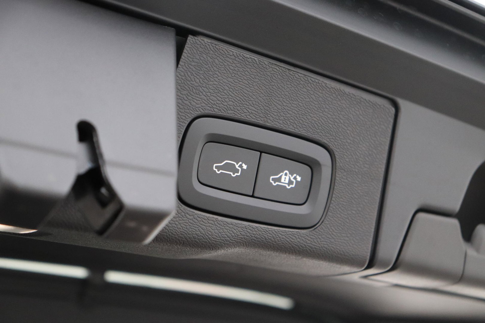 Volvo XC60 T8 Plug-in hybrid Plus Dark | ACC | Harman/Kardon | Panoramadak | Head-Up | Memory | Stoelventilatie