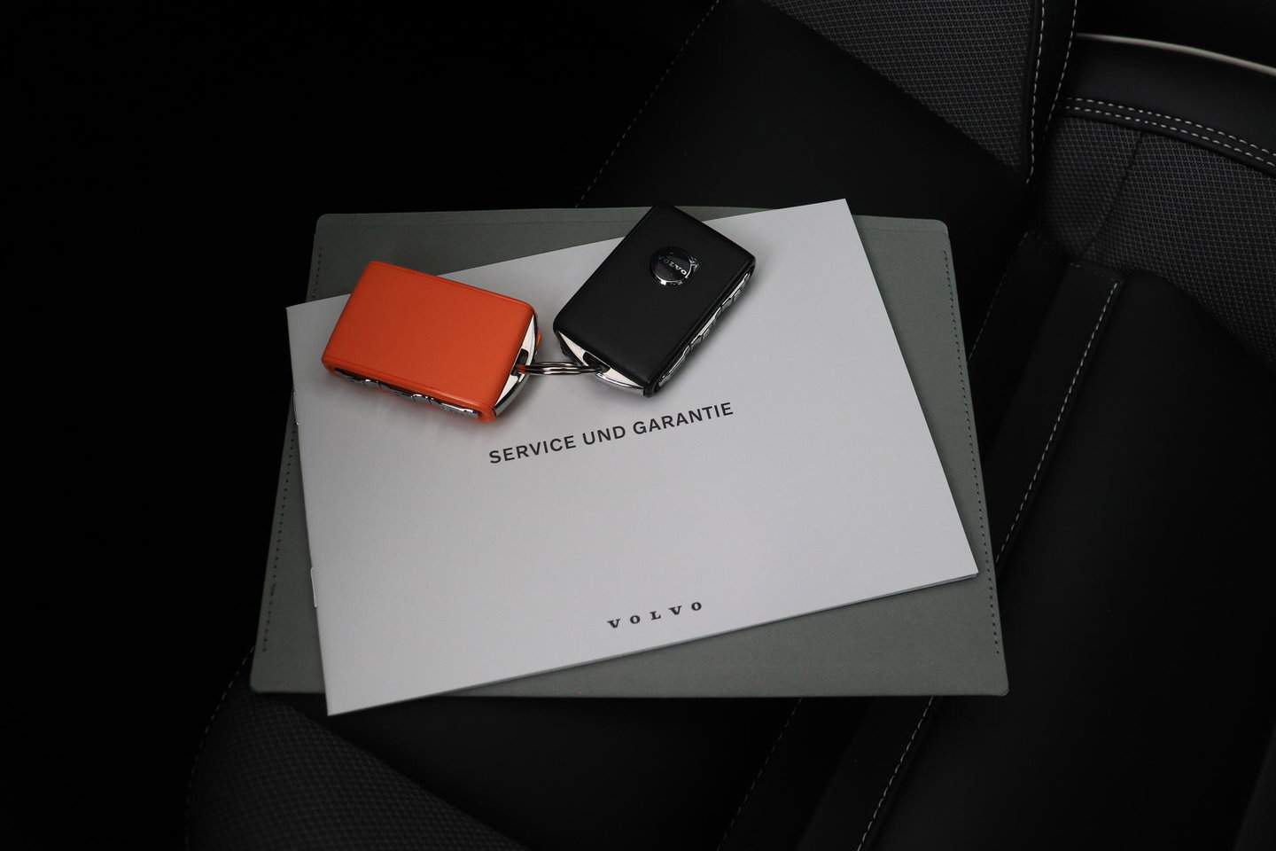 Volvo XC60 2.0 T6 Plug-in hybrid AWD Plus Black Edition | Harman/Kardon | Panoramadak | Pilot Assist | 21 Inch