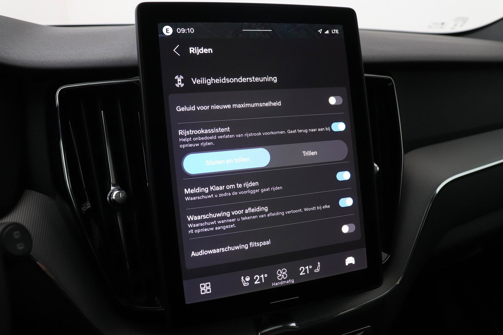 Volvo XC60 2.0 T6 Plug-in hybrid AWD Plus Black Edition | Harman/Kardon | Panoramadak | Pilot Assist | 21 Inch
