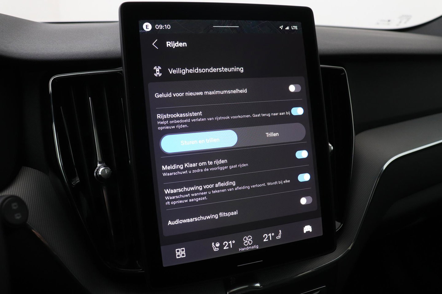 Volvo XC60 2.0 T6 Plug-in hybrid AWD Plus Black Edition | Harman/Kardon | Panoramadak | Pilot Assist | 21 Inch