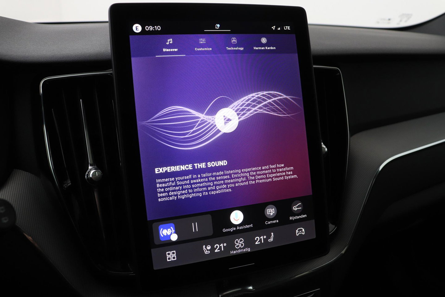 Volvo XC60 2.0 T6 Plug-in hybrid AWD Plus Black Edition | Harman/Kardon | Panoramadak | Pilot Assist | 21 Inch