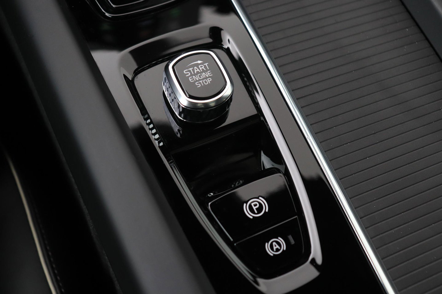 Volvo XC60 2.0 T6 Plug-in hybrid AWD Plus Black Edition | Harman/Kardon | Panoramadak | Pilot Assist | 21 Inch