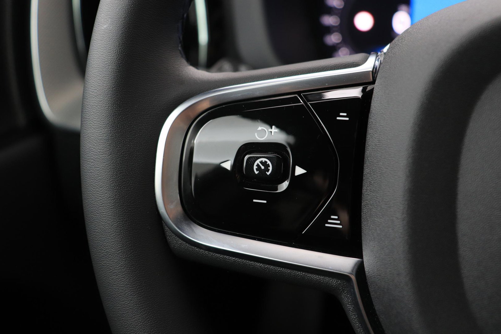 Volvo XC60 2.0 T6 Plug-in hybrid AWD Plus Black Edition | Harman/Kardon | Panoramadak | Pilot Assist | 21 Inch