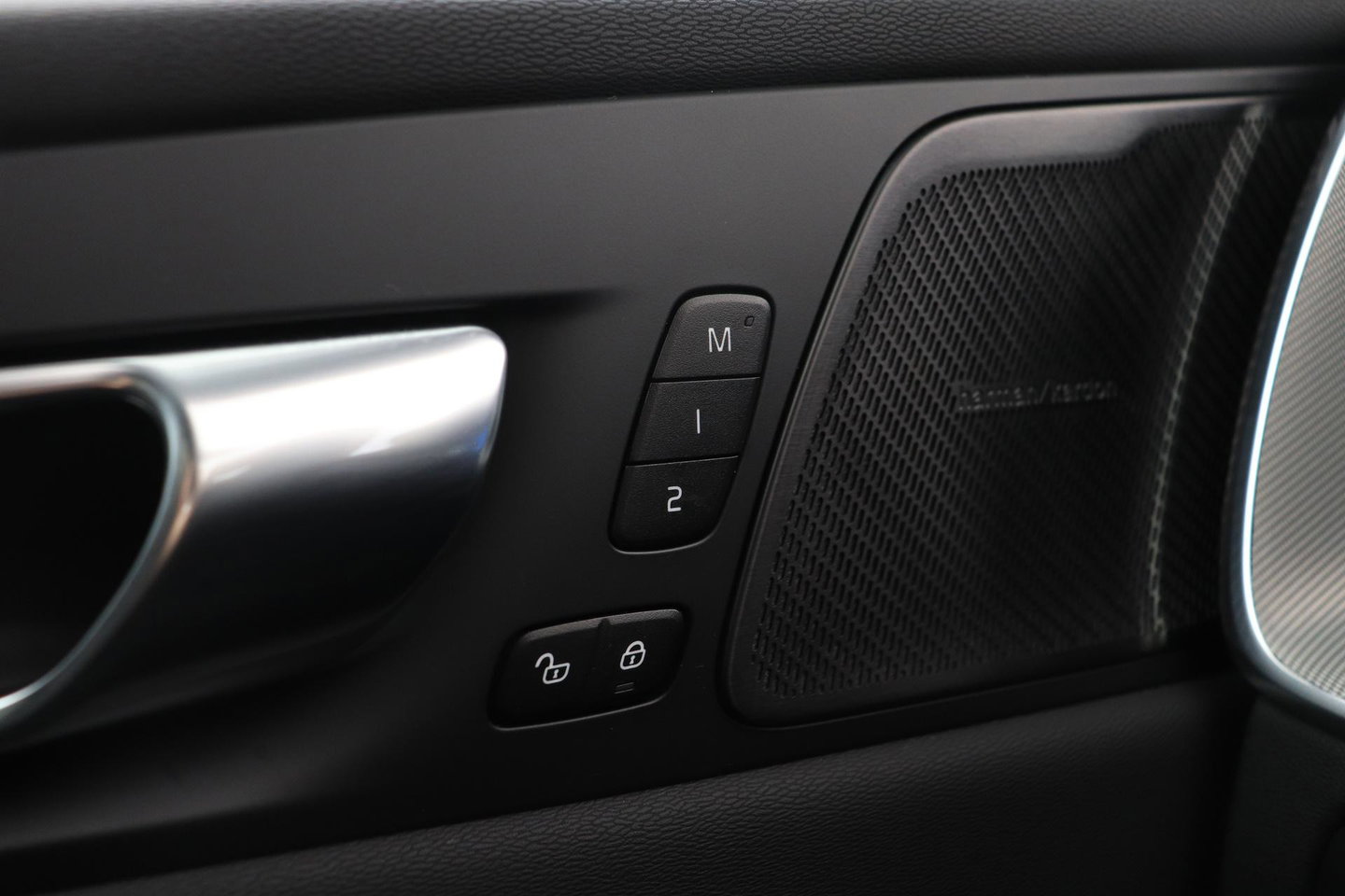 Volvo XC60 2.0 T6 Plug-in hybrid AWD Plus Black Edition | Harman/Kardon | Panoramadak | Pilot Assist | 21 Inch