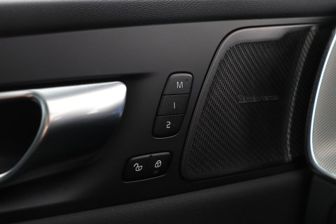 Volvo XC60 2.0 T6 Plug-in hybrid AWD Plus Black Edition | Harman/Kardon | Panoramadak | Pilot Assist | 21 Inch