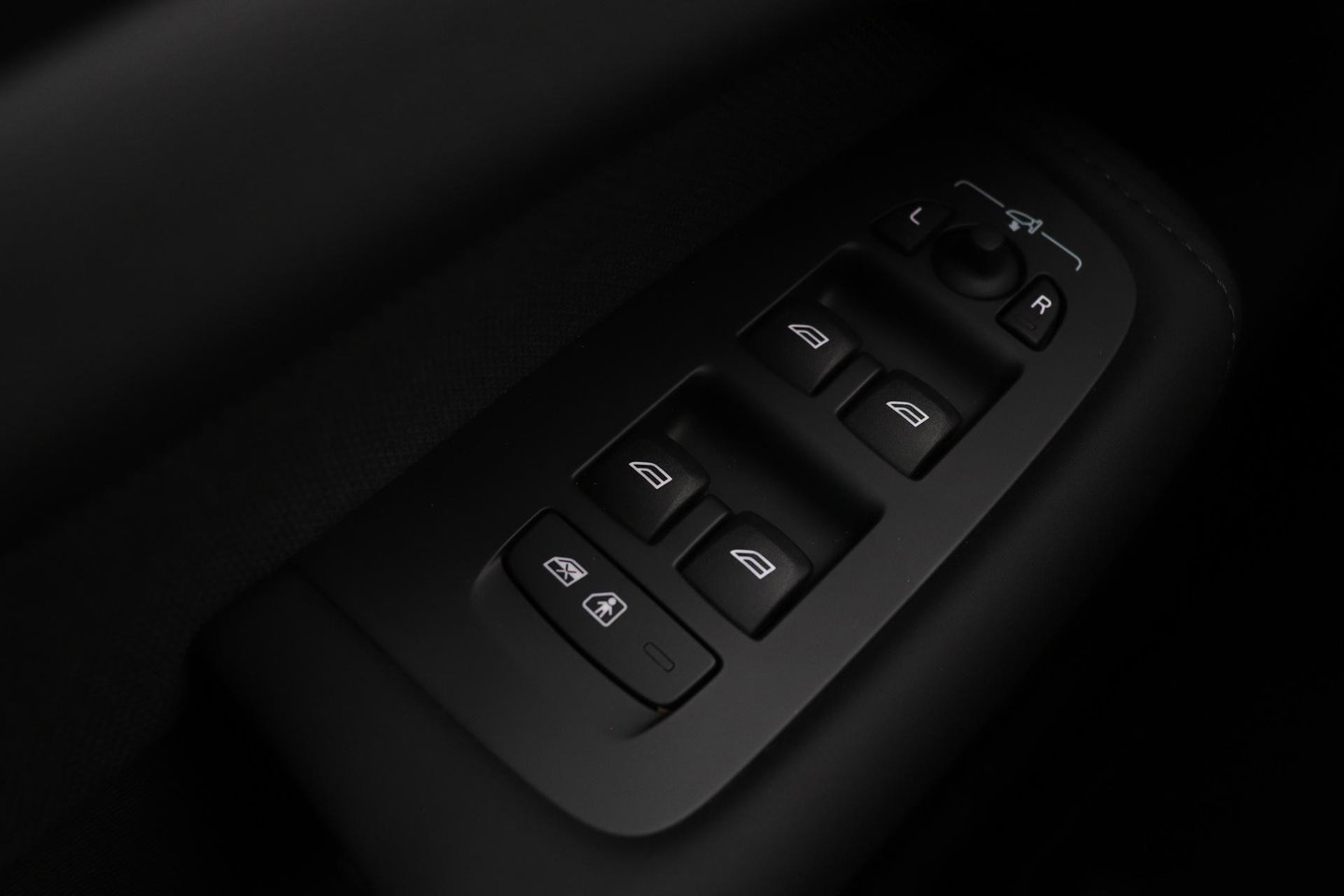Volvo XC60 2.0 T6 Plug-in hybrid AWD Plus Black Edition | Harman/Kardon | Panoramadak | Pilot Assist | 21 Inch