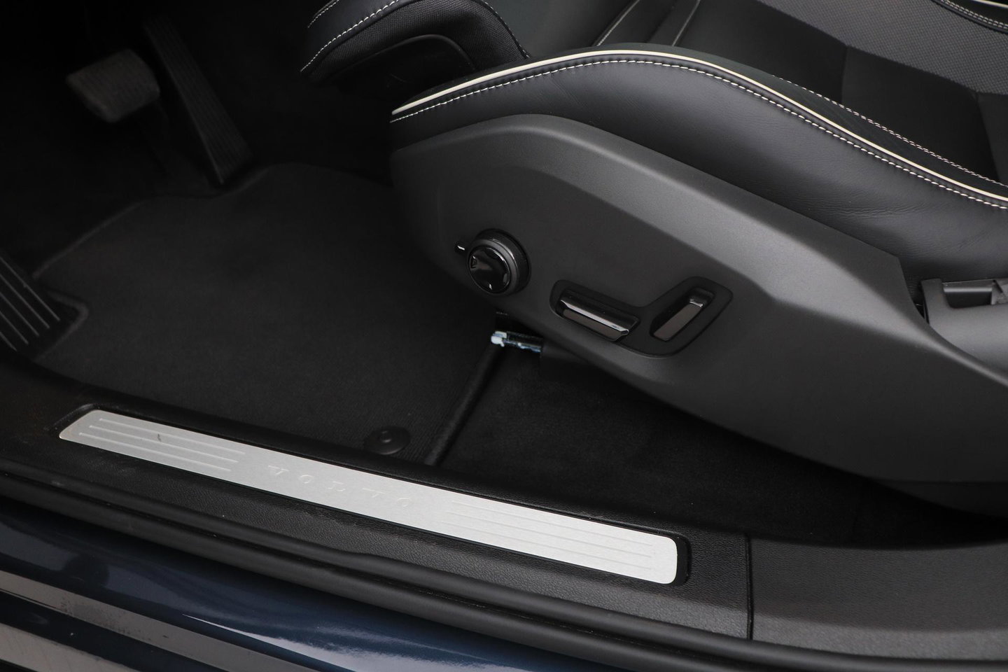 Volvo XC60 2.0 T6 Plug-in hybrid AWD Plus Black Edition | Harman/Kardon | Panoramadak | Pilot Assist | 21 Inch