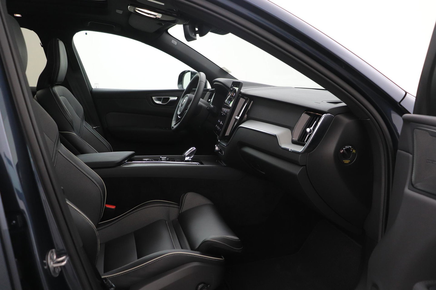 Volvo XC60 2.0 T6 Plug-in hybrid AWD Plus Black Edition | Harman/Kardon | Panoramadak | Pilot Assist | 21 Inch