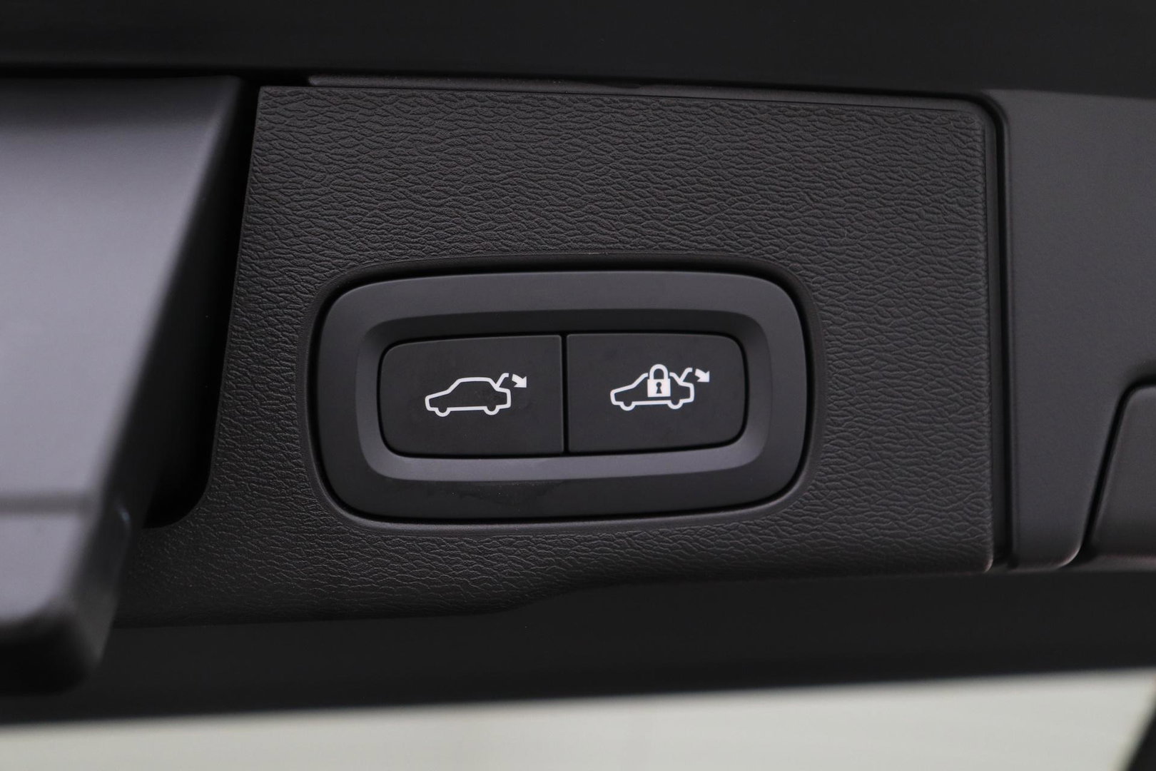 Volvo XC60 2.0 T6 Plug-in hybrid AWD Plus Black Edition | Harman/Kardon | Panoramadak | Pilot Assist | 21 Inch