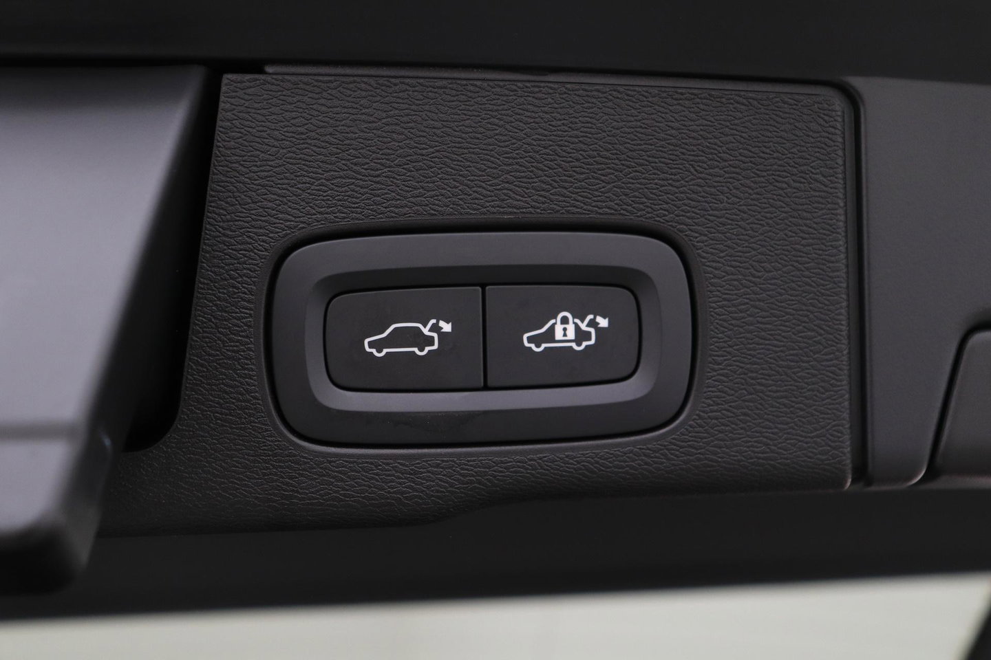 Volvo XC60 2.0 T6 Plug-in hybrid AWD Plus Black Edition | Harman/Kardon | Panoramadak | Pilot Assist | 21 Inch