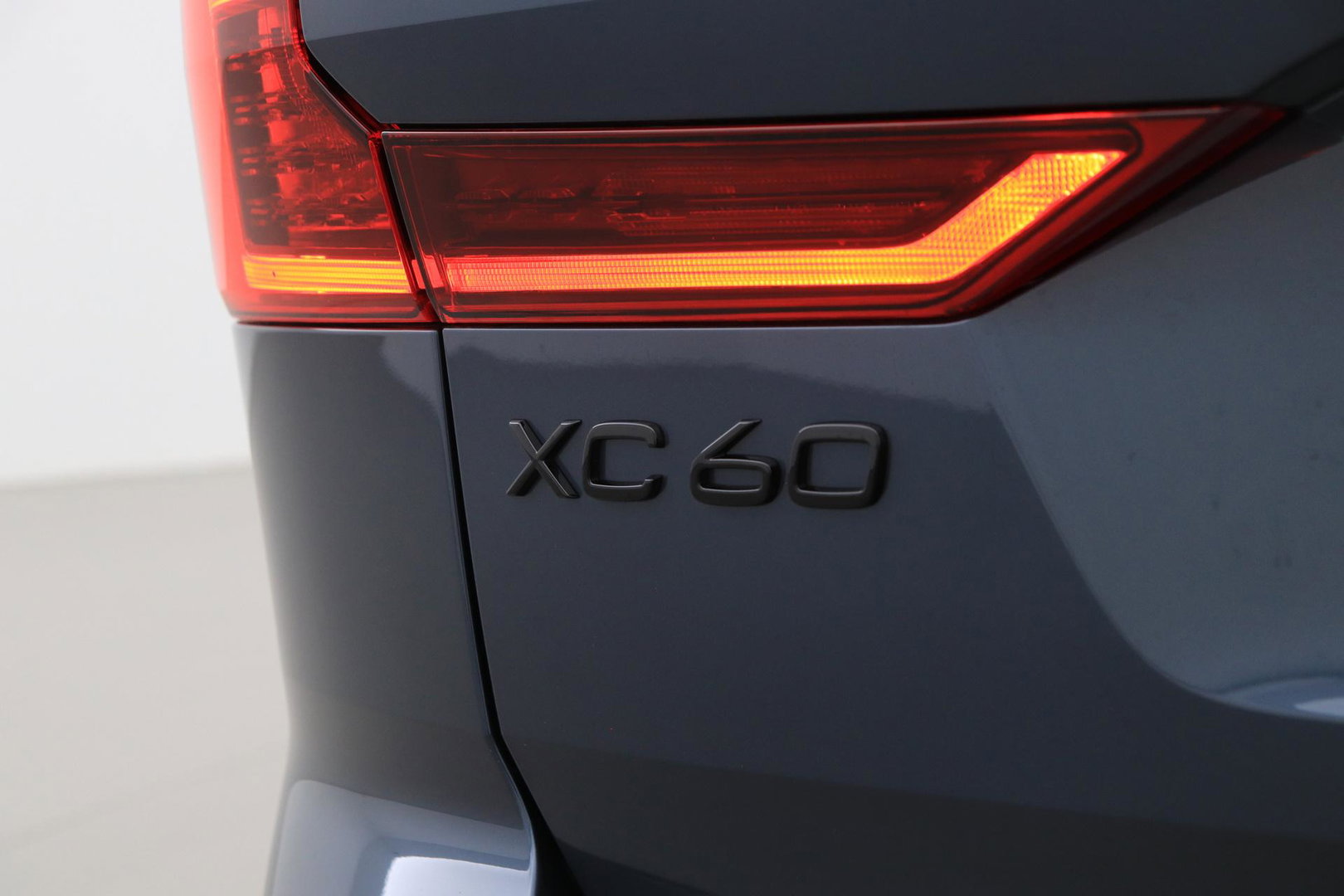 Volvo XC60 2.0 T6 Plug-in hybrid AWD Plus Black Edition | Harman/Kardon | Panoramadak | Pilot Assist | 21 Inch