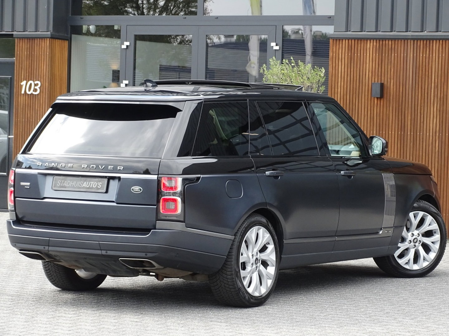 Land Rover Range Rover P400e Vogue 404PK Autobiography / LWB / SVO / Meridian / TV's / alcanatara