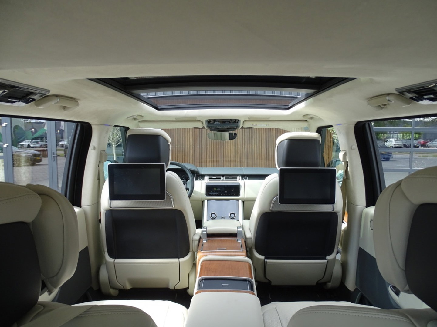 Land Rover Range Rover P400e Vogue 404PK Autobiography / LWB / SVO / Meridian / TV's / alcanatara