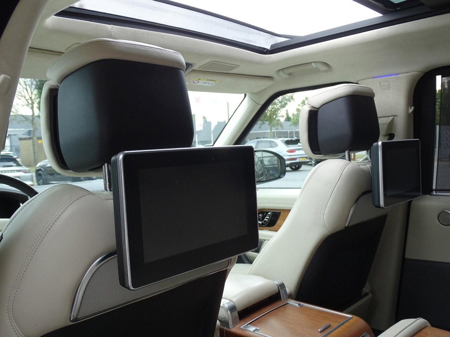 Land Rover Range Rover P400e Vogue 404PK Autobiography / LWB / SVO / Meridian / TV's / alcanatara