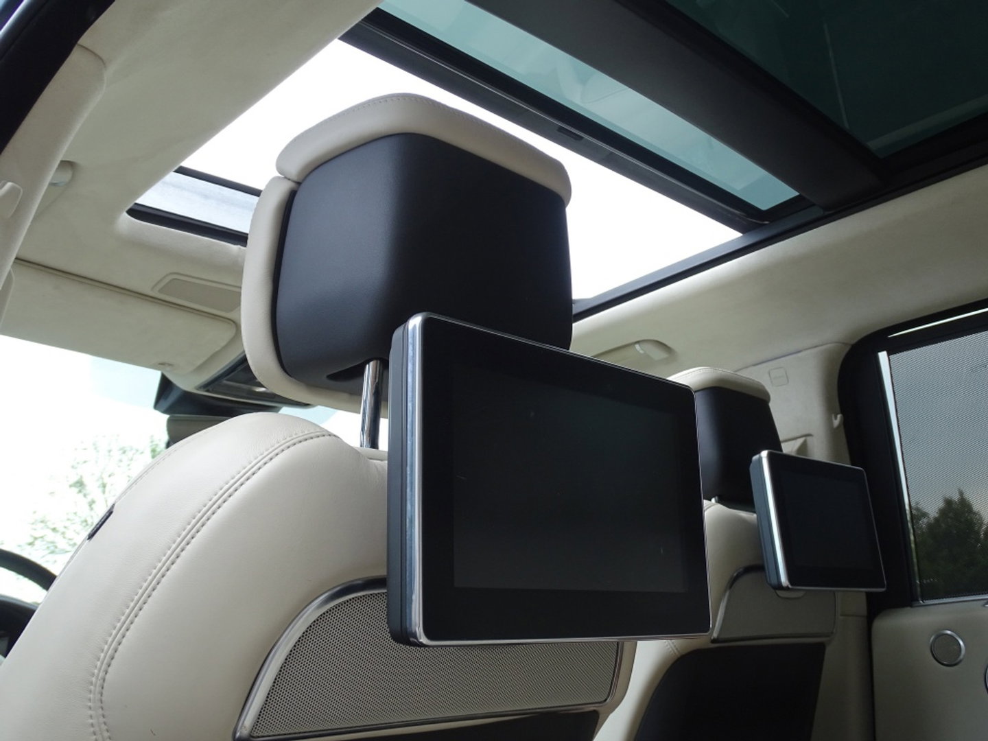 Land Rover Range Rover P400e Vogue 404PK Autobiography / LWB / SVO / Meridian / TV's / alcanatara