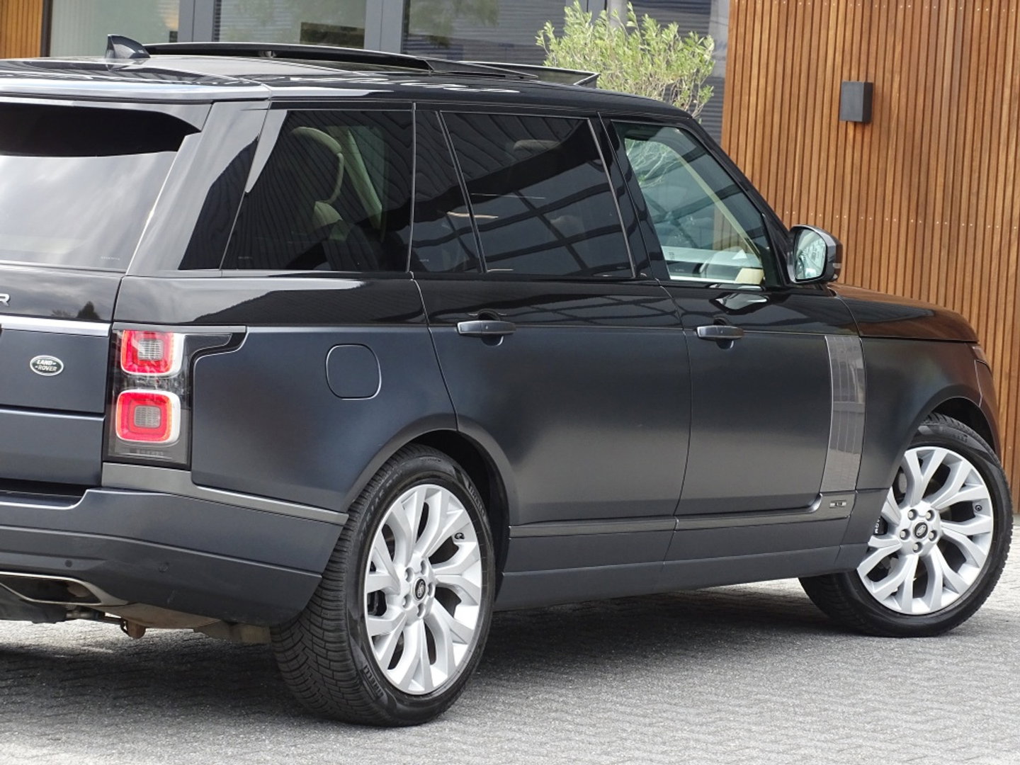 Land Rover Range Rover P400e Vogue 404PK Autobiography / LWB / SVO / Meridian / TV's / alcanatara